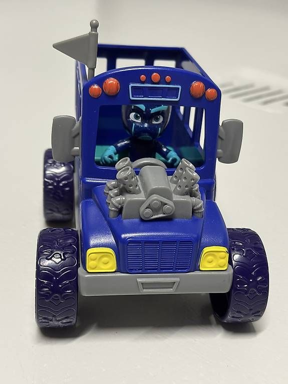 Spielzeuge: PJ Mask Simba mit Auto – Gebraucht aus Hildisrieden von tut_8vlw