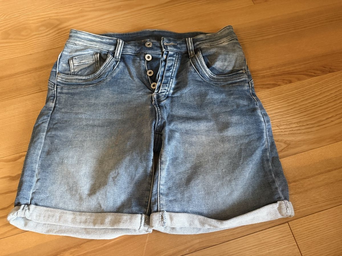 Jeans: Melly & co jeans shorts – Gebraucht aus Itingen von jessi811