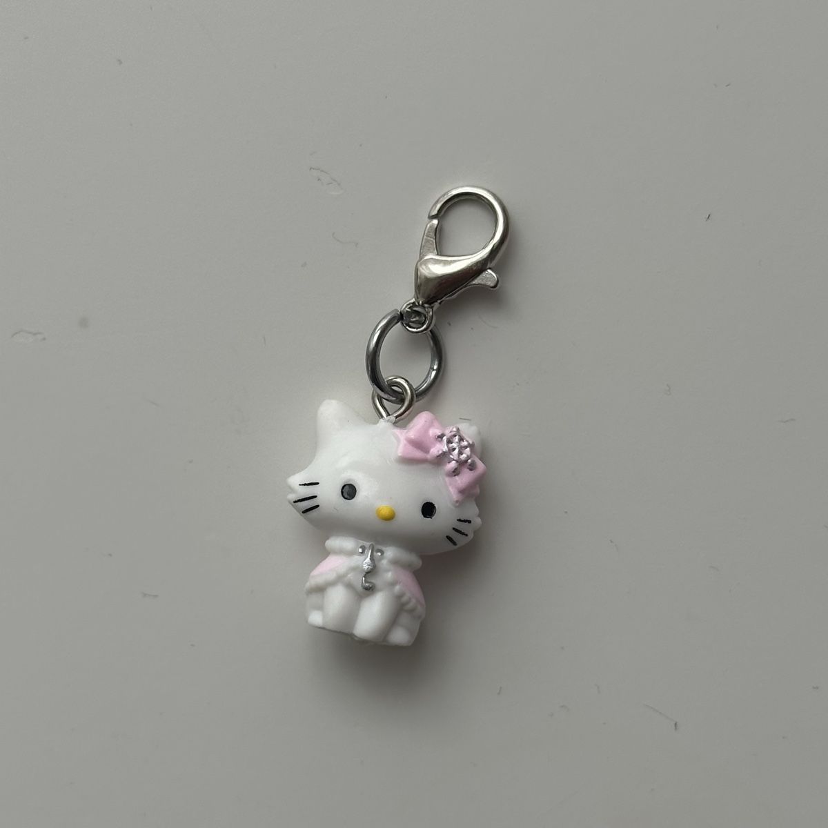 Sanrio Schlüsselanhänger & - bänder: Hello Kitty Charmmy Charms Sanrio – Neu (gemäss Beschreibung) aus Givisiez von dor_xb9k