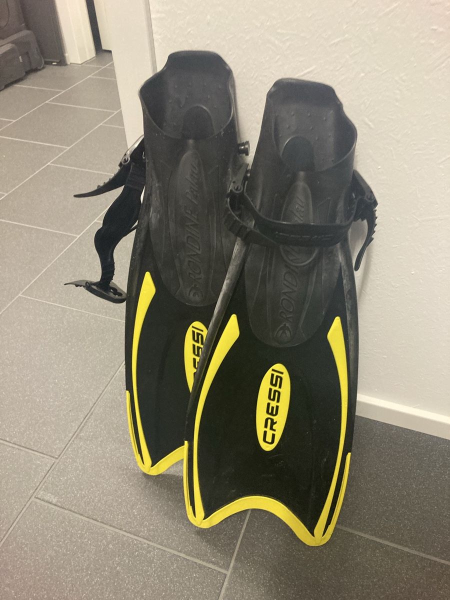 Pinne, Maschere & Boccagli: Flossen Taucherbrille Schnorchel Set – Usato da Rorbas venduto da Astrafix