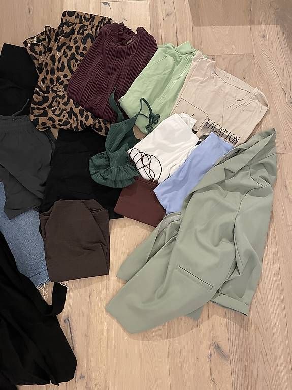 Lotti di vestiti: 15 teiliges Kleiderpaket GR. S/M – Nuovo (secondo la descrizione) da Bürglen TG venduto da sab_f6nd 2