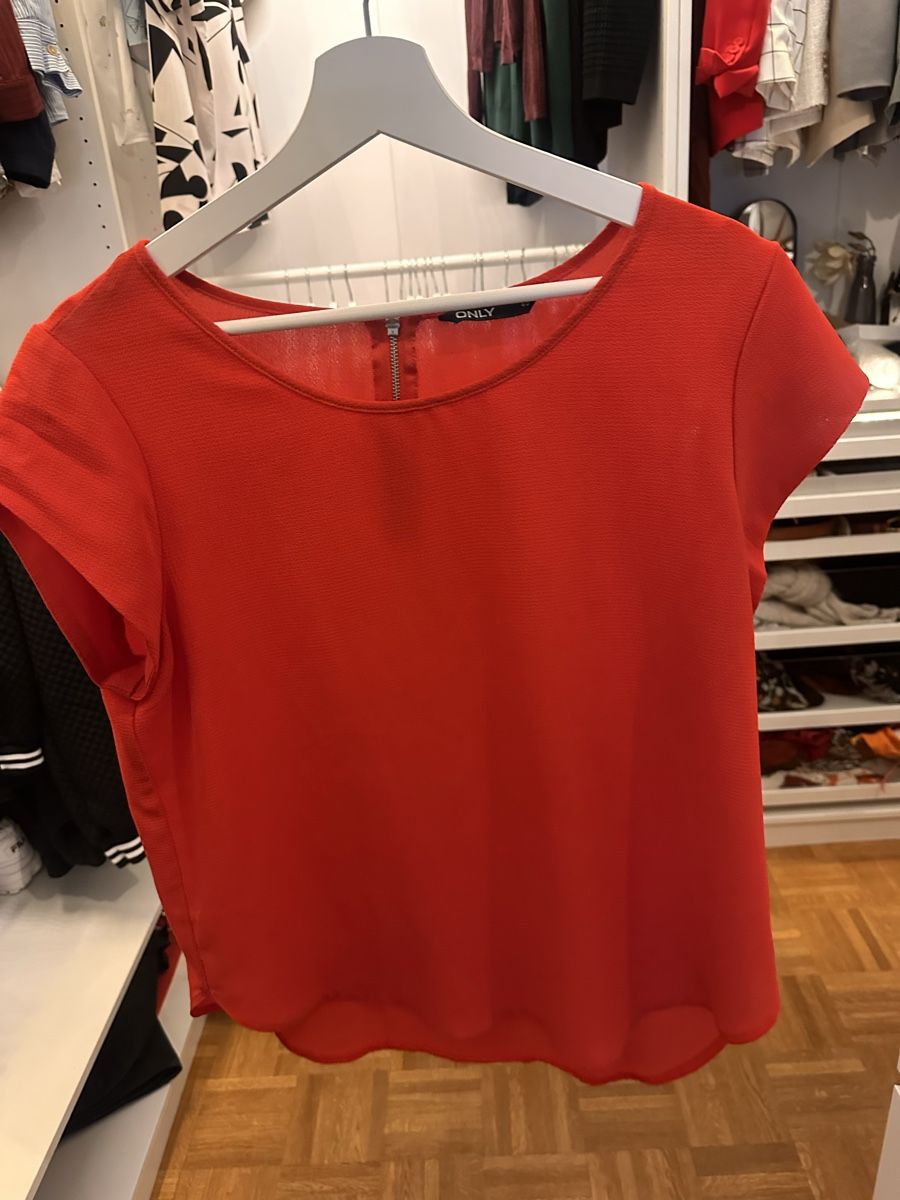 Only Top: ONLY Top, Gr. 40, rot, Kurzarm - Sommer bereit! – Usato da Dierikon venduto da anfuchs