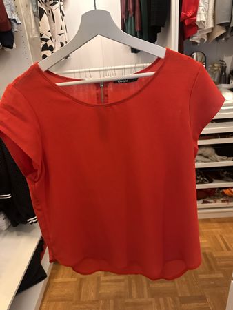 ONLY Top, Gr. 40, rot, Kurzarm - Sommer bereit!