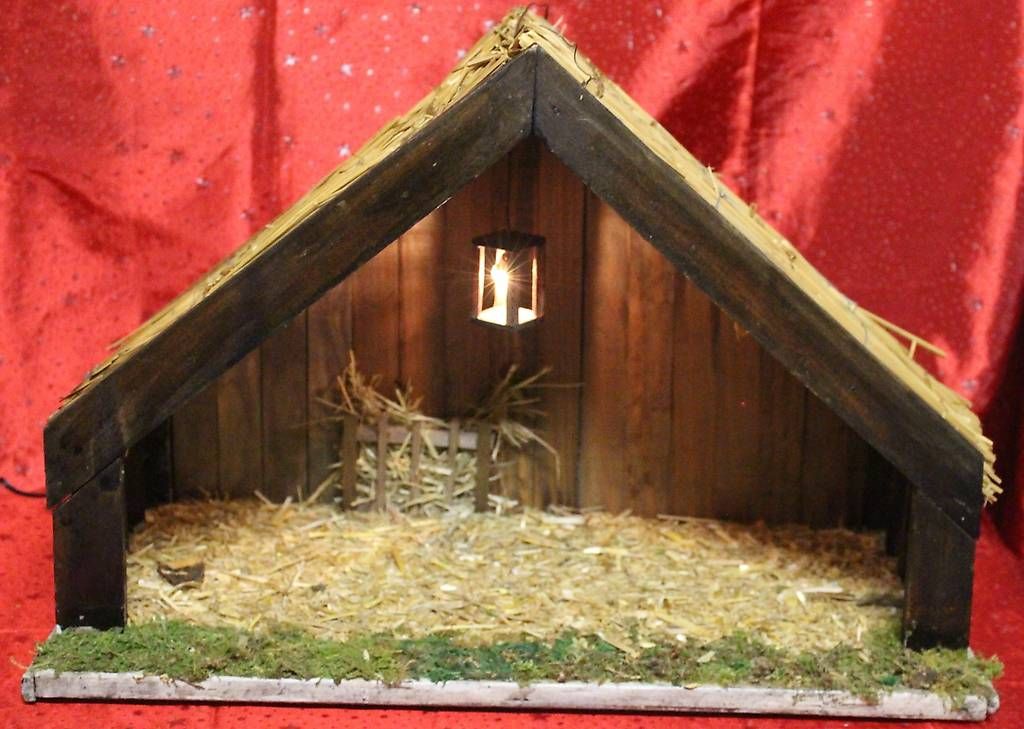 Articles en bois: Krippe mit Strohdach – D'occasion à Moosseedorf par Tigerlily1 2