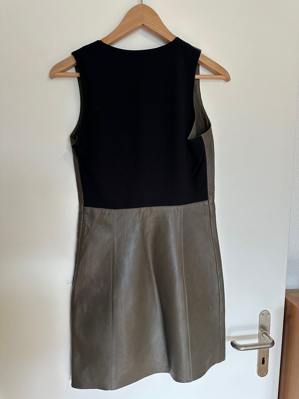 Maje Kleider: Robe en cuir d'agneau Maje – Gebraucht aus Biel/Bienne von cap_krs5 3