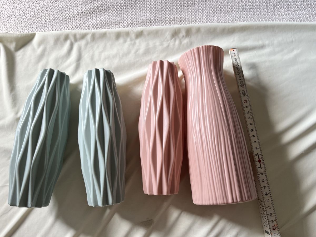 Vase & Récipients: 4 Vasen rosa und hellblau  – D'occasion à Hochdorf par Forestgreen 2