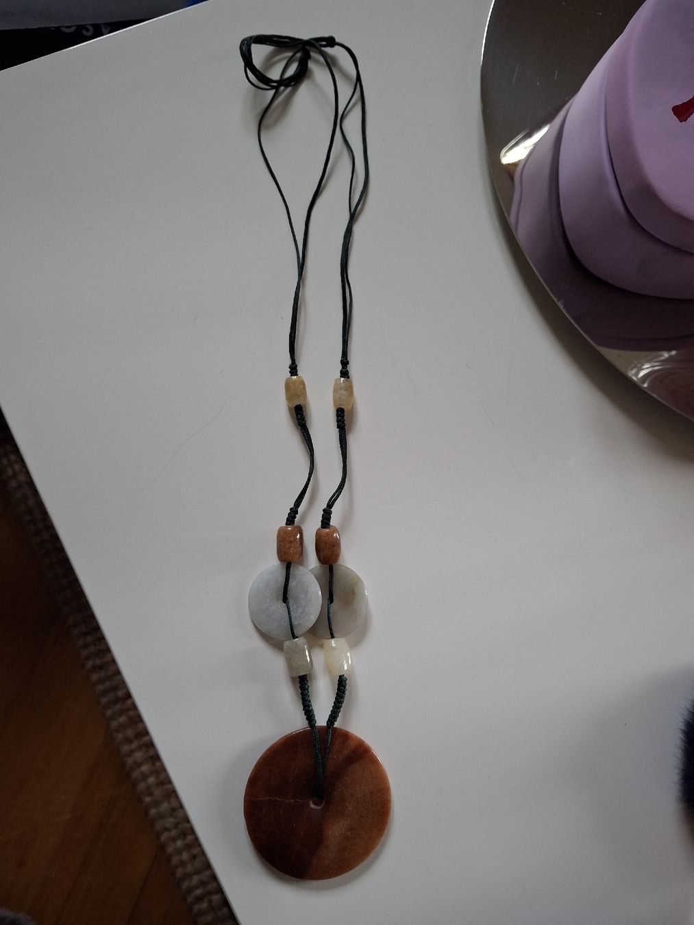 Catenine: Collier en jade brun et vert avec fermoir ajustable – Usato da Lausanne venduto da Cognitia 1