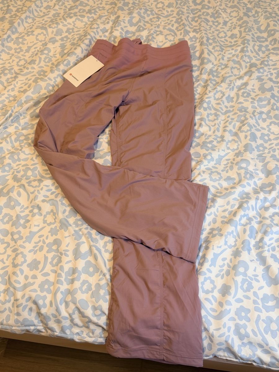 Lululemon Pantalons: NEW lululemon Dance Studio Mid-Rise Lined Pant Regular 6 – Neuf (Voir description) à Regensdorf par Let-me-win-please 5