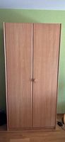 Klassischer Holzschrank