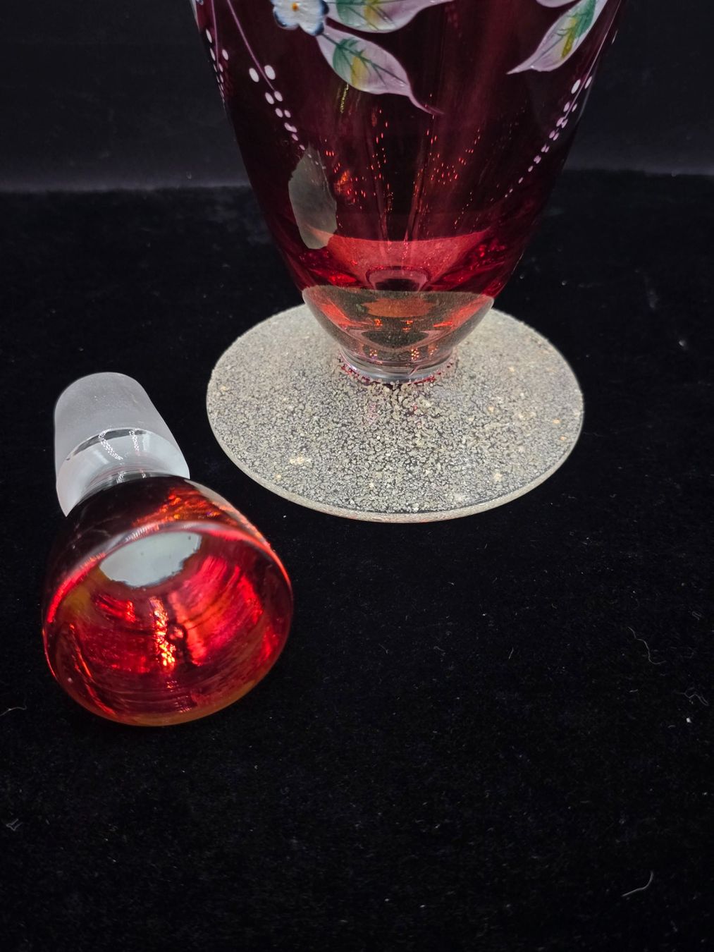 Caraffe: Karaffe aus satiniertem Glas mit Emaille Bemalung – Usato da Rorschacherberg venduto da snOOpydOg11 8