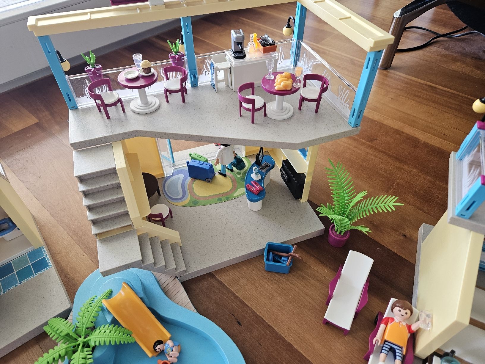 Playmobil Spielzeuge: Beach Hotel Playmobil – Gebraucht aus Hünenberg See von mar_dpm2 2