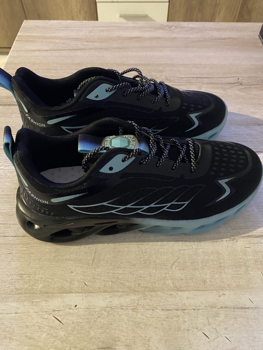 Scarpe da donna: Sneakers Damen hellblau/schwarz Grösse 42 – Nuovo (secondo la descrizione) da Aesch BL venduto da 39QueenOFSales39 2