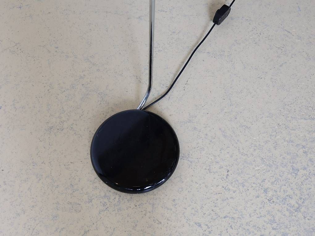 Oluce Lampade: Oluce  Stehleuchte | Bruno Gecchelin | Schwarz und Chrom – Usato da Meinisberg venduto da atelier_TILIJA 3