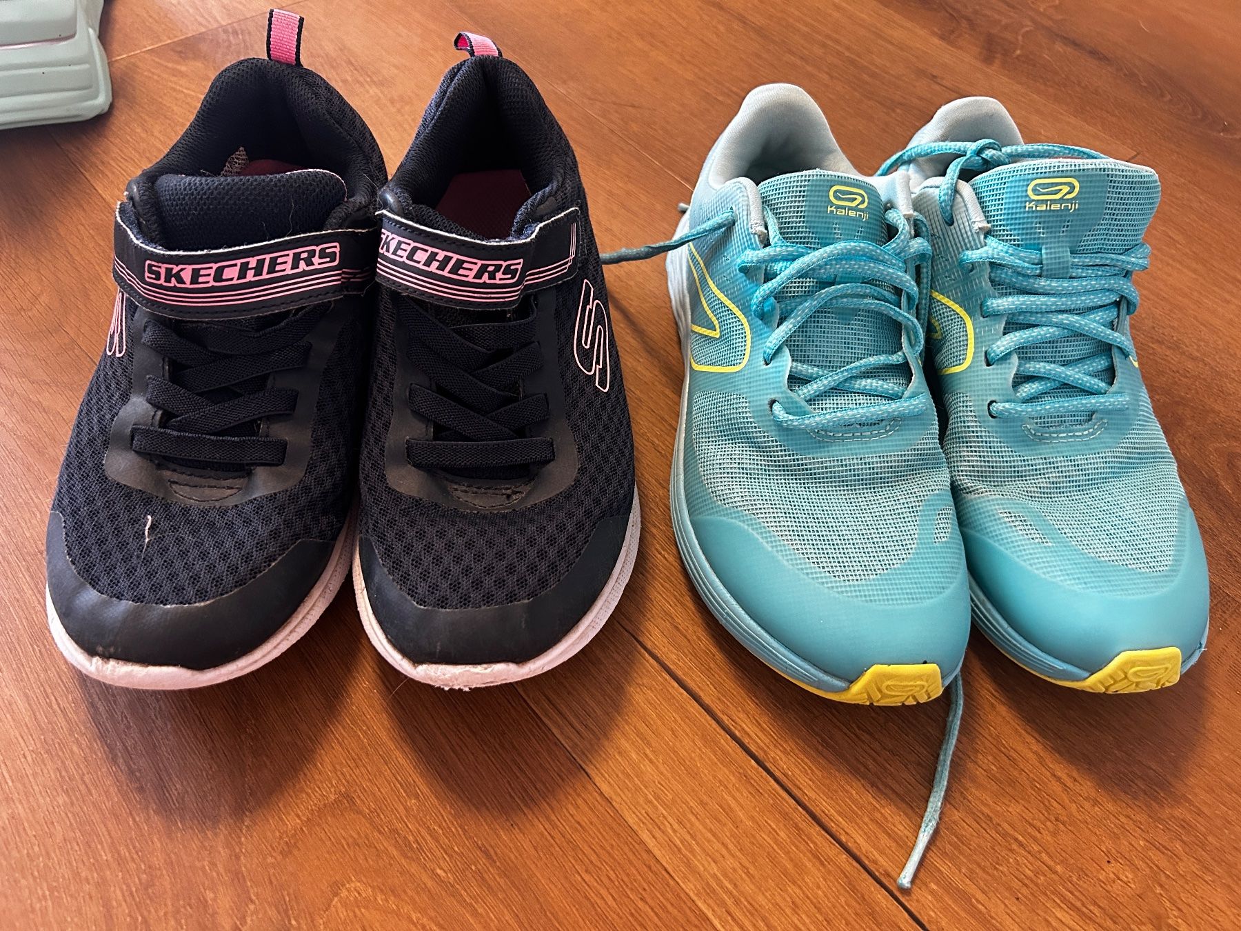 Skechers Scarpe per ragazze: 2 Paar Schuhe Sneakers Gr 36 – Usato da Regensdorf venduto da Spyke55 1