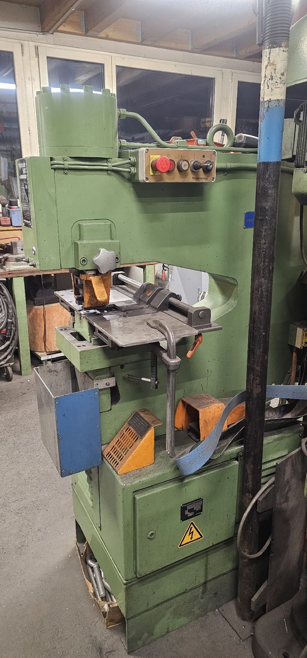 Tutte le macchine: Stanzmaschine  Peddinghaus Hydraulic 500 – Usato da Emmenbrücke venduto da inf_l8yf 5