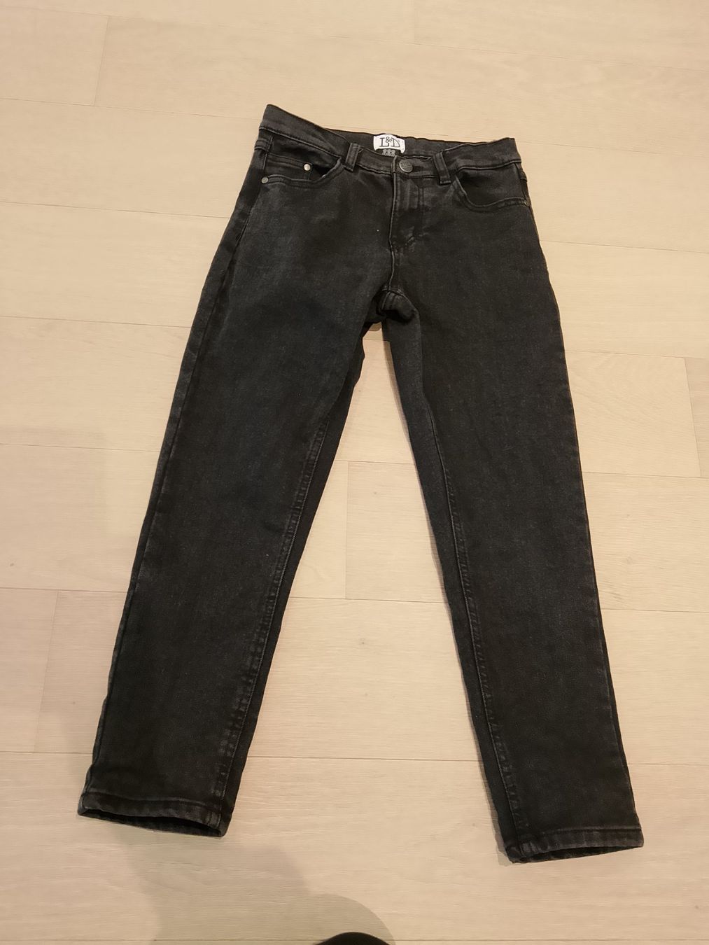 Hosen: Schwarze Jeans Junge Gr. 140, modisch, perfekt ,elastisc... – Gebraucht aus Bellikon von MellonCollieMitTwint