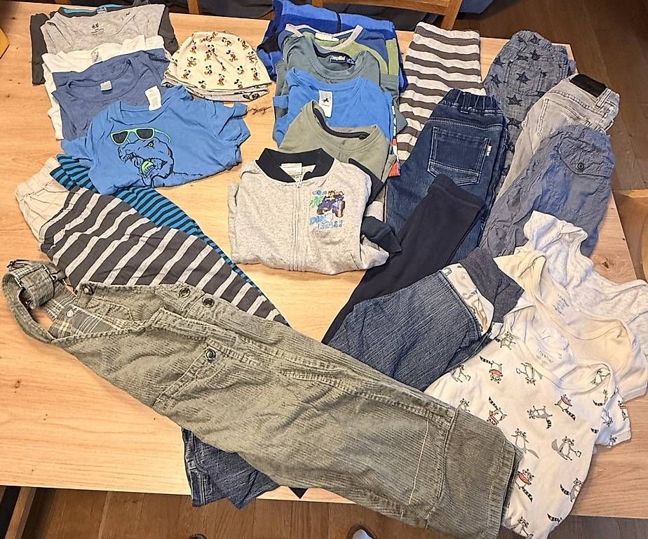 Lotti & Set di vestiti: Kleiderpaket Junge Grösse 98 – Usato da Stettfurt venduto da Annili87