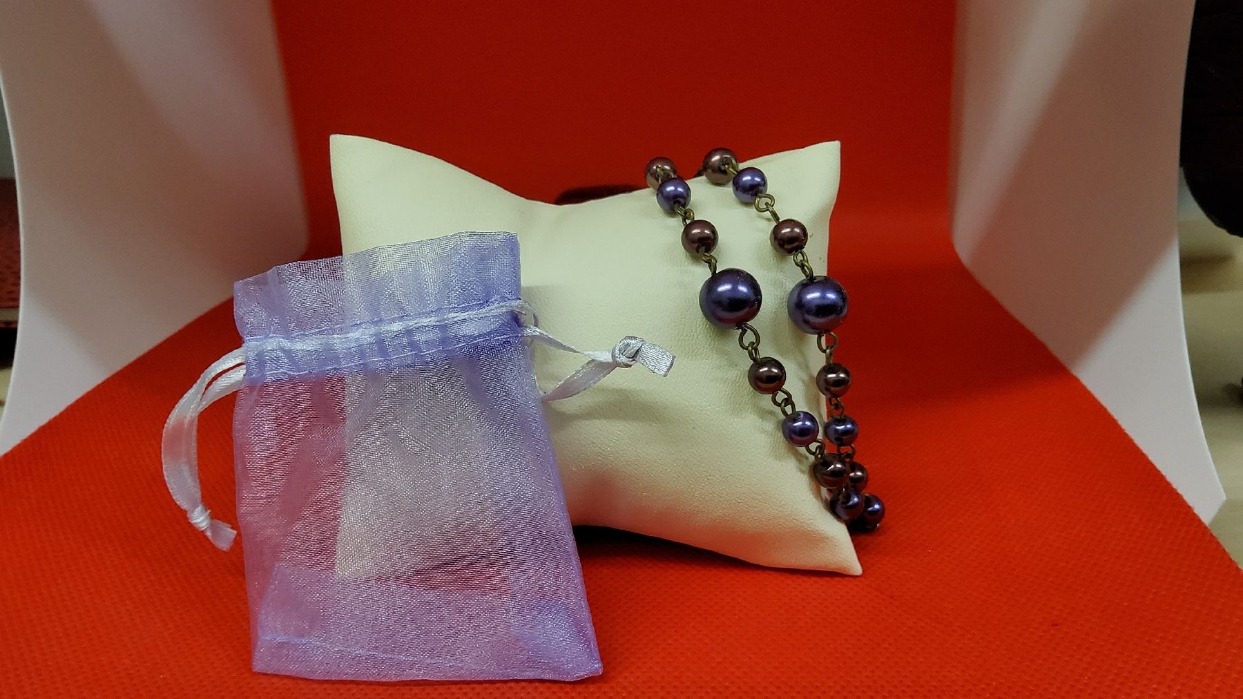 Bracciali & Braccialetti: Wunderschönes Vintage Armband mit lila Perlen, – Usato da Herisau venduto da Nluanalucas