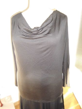 T-shirt noir col bénitier T. 48