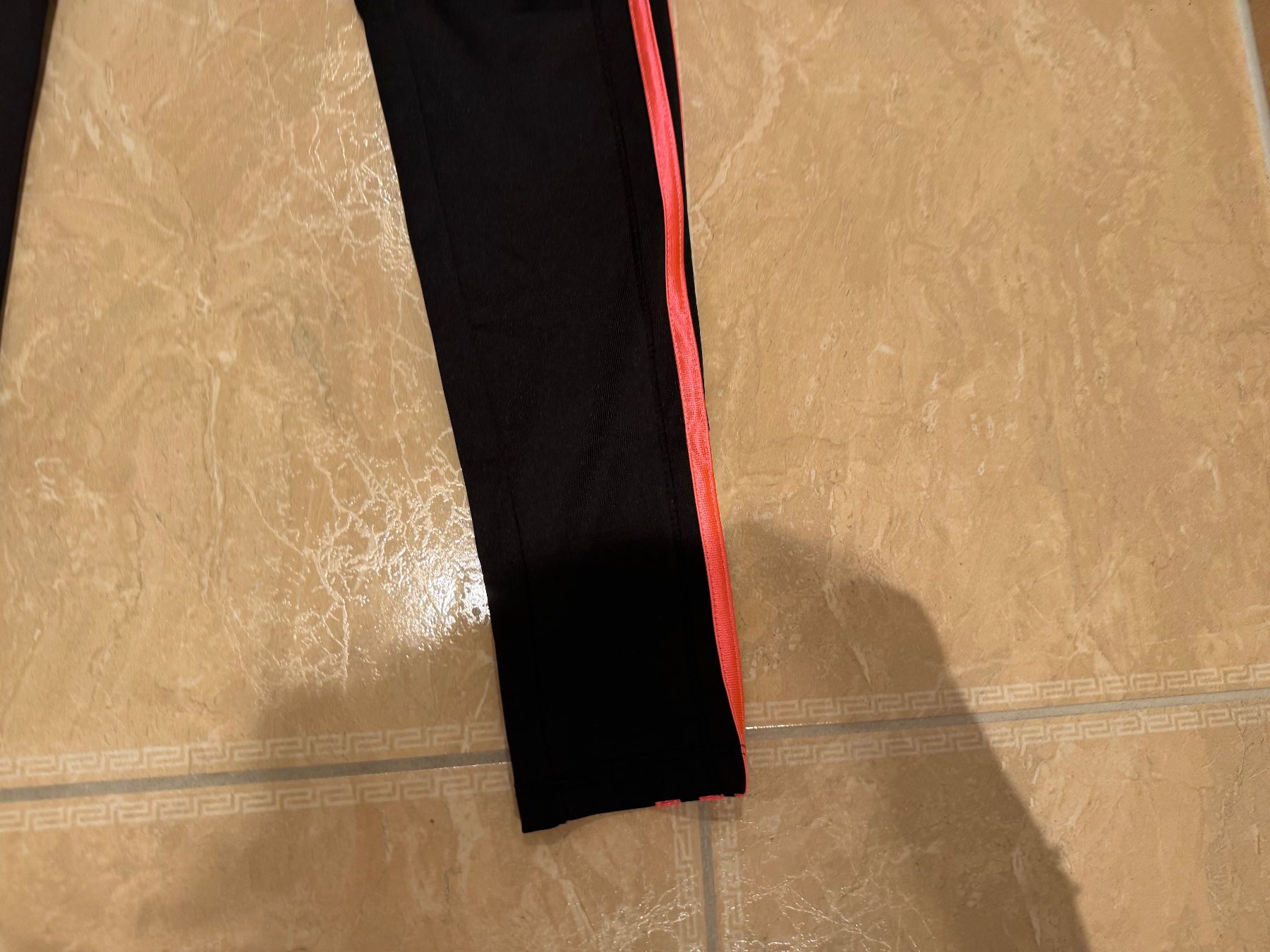 Adidas Pantaloni: Adidas schöne Sporthose, S – Usato da Klingnau venduto da Markus14 4
