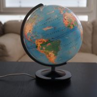 Globe lumineux scolaire sur socle bon état