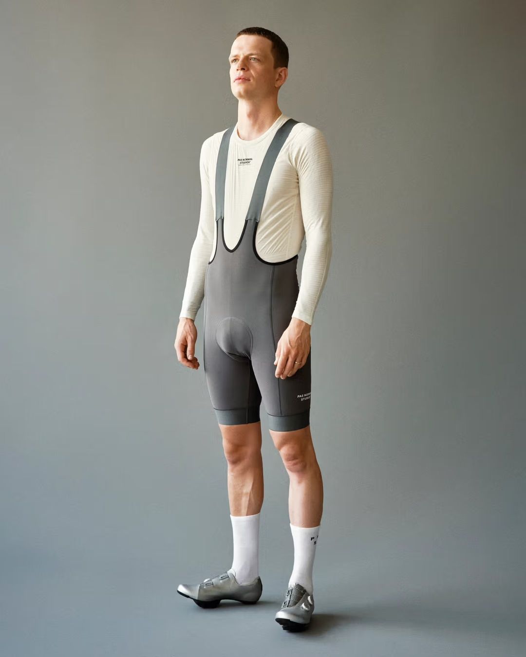 Pas Normal Studios Pantaloni: % Pas Normal Studios Men's Essential Thermal Bibs - Grey S – Nuovo e nell'imballaggio originale da Bern venduto da Disco_Cycle 4