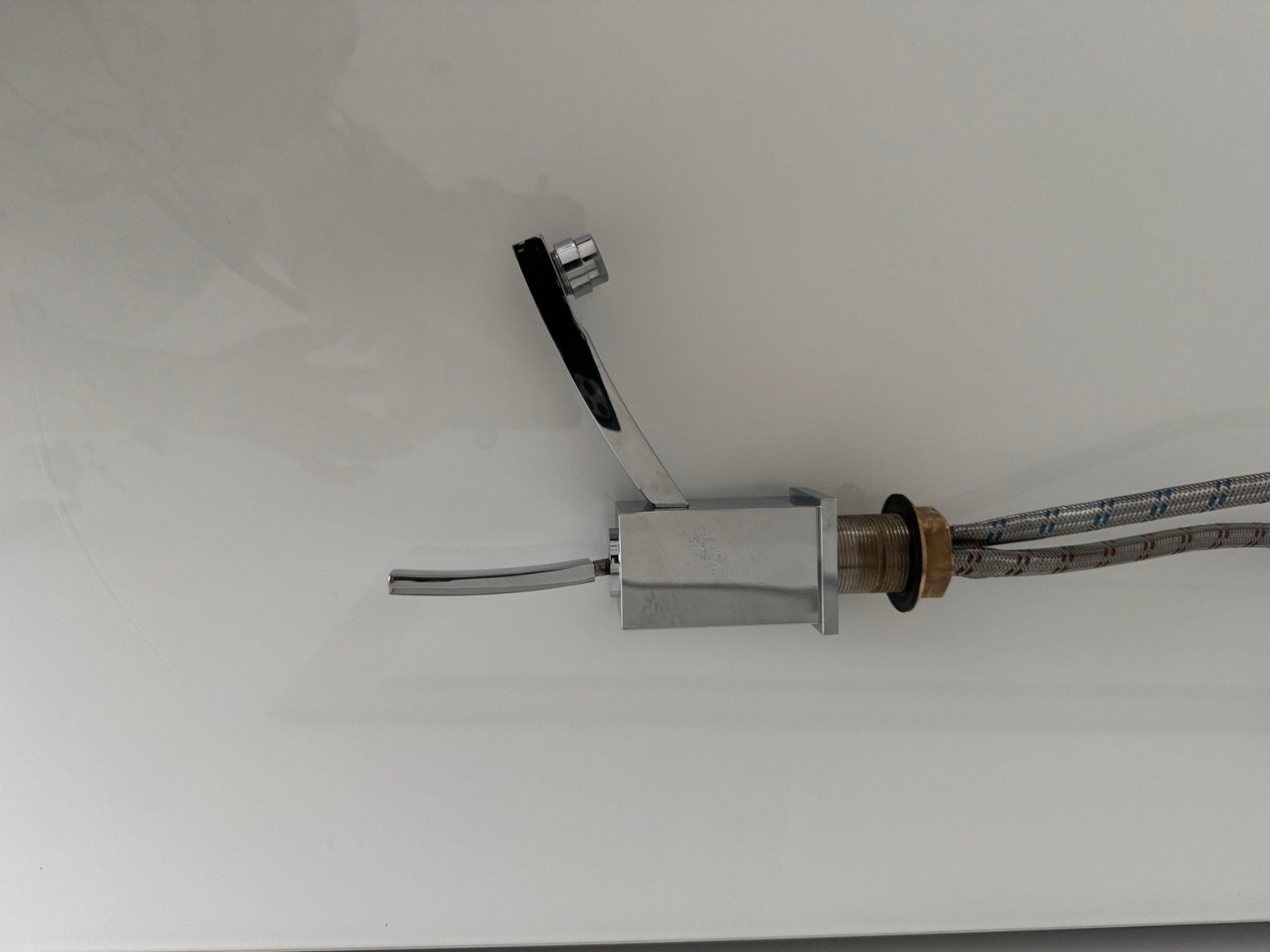 Armaturen: Moderne Waschtischarmatur, Chrom, Neuwertig – Gebraucht aus Uhwiesen von mic_kd6g 1
