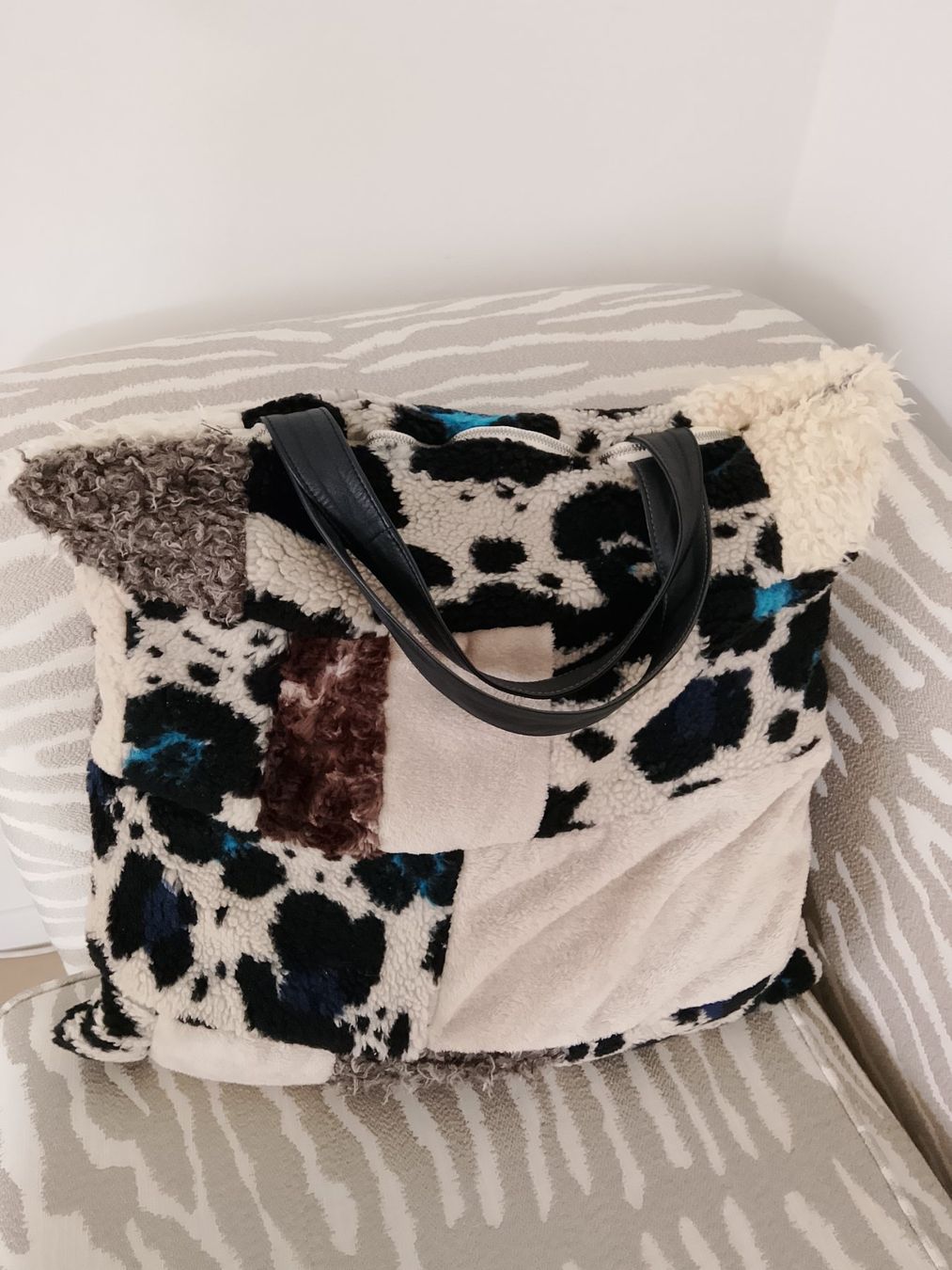 Taschen für Damen: Tasche Patchwork Optik Kunstfell . Neu – Neu (gemäss Beschreibung) aus Bellikon von MellonCollieMitTwint