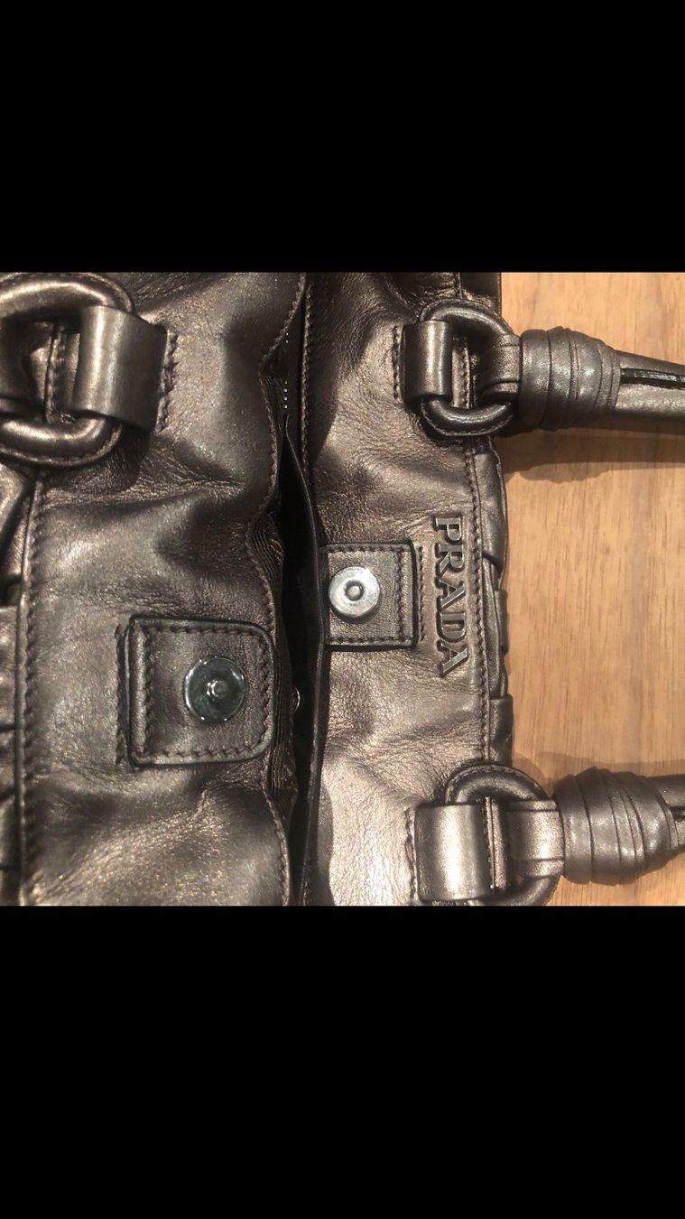 Prada Taschen für Damen: Prada Handtasche braun glänzend – Gebraucht aus Zug von Marika33 1