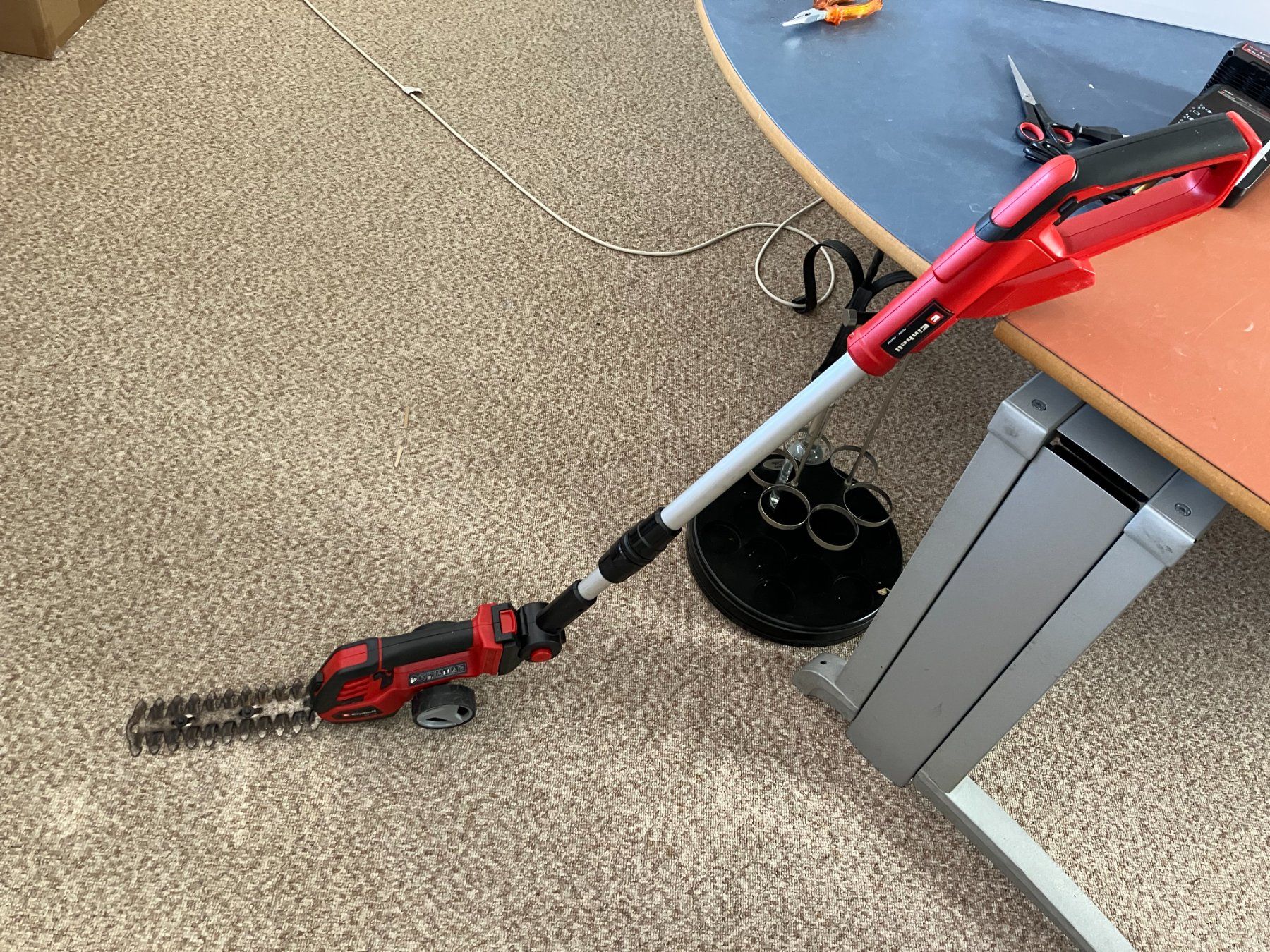 Einhell Tutti gli attrezzi: Einhell Akku Heckenschere mit Ladegerät und Akku – Usato da Aadorf venduto da heiluz15 3