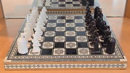 Schachbrett & Backgammon, kunstvollem orientalischen Mustern