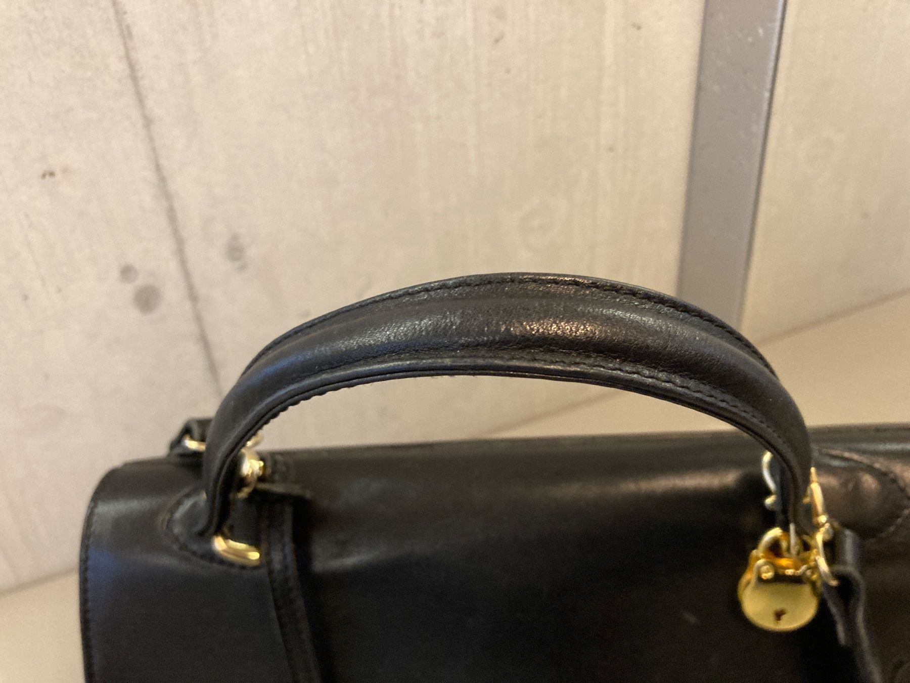 Borse da donna: Leder Handtasche schwarz – Usato da Wollerau venduto da 1Nadiya 4