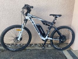 VTT tout suspendu sortant du service