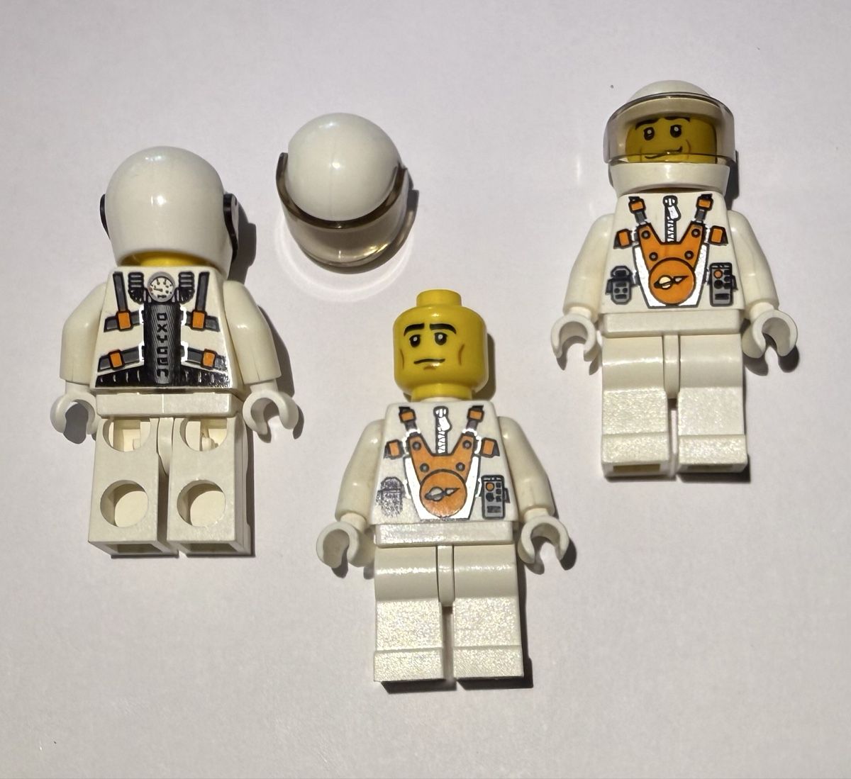 Lego Spielzeuge: 3 Stück Lego Figuren Space  Astronaut. – Gebraucht aus Rheinfelden von zim_2hqc 1