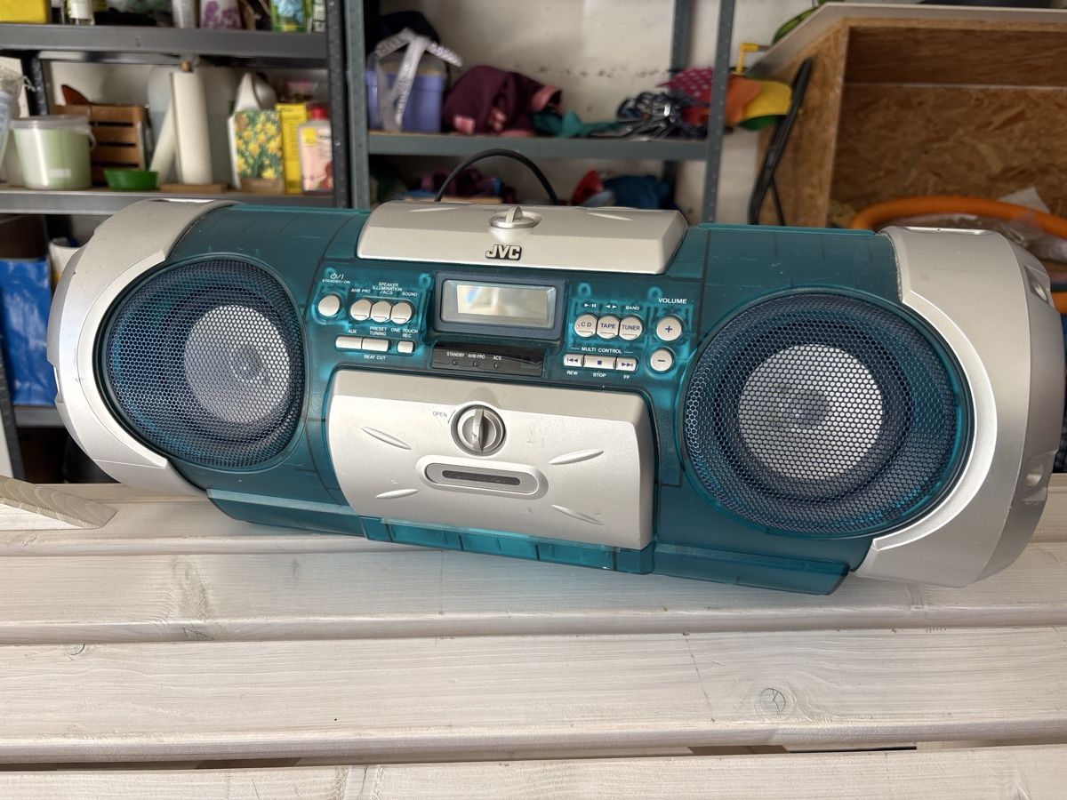 JVC Tragbarer Mediaplayer: JVC Ghettoblaster mit Beleuchtung – Gebraucht aus Wila von fam_85kk