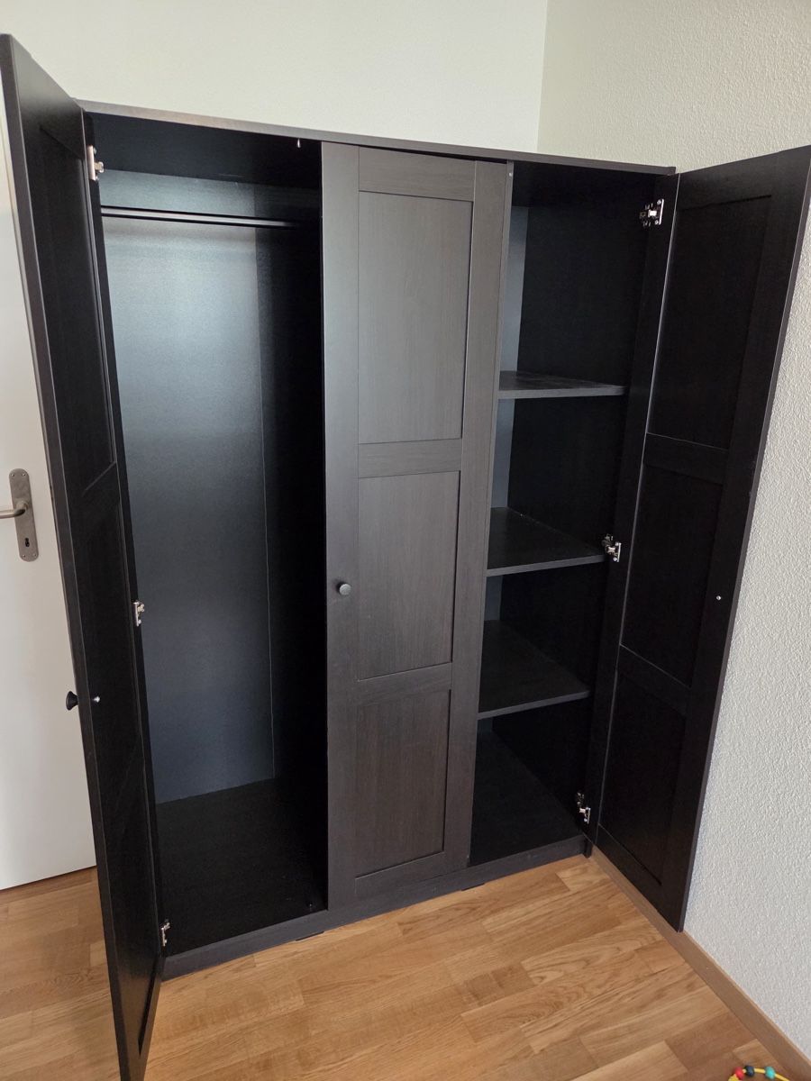 Ikea Armadi: Black Ikea wardrobe RAKKESTAD – Usato da Herrliberg venduto da LokalerKaeufer 2