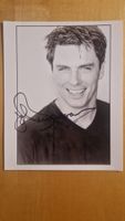 John Barrowman, Original Autogramm auf Grossfoto in s/w