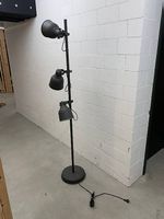 IKEA HEKTAR Standleuchte mit 3er-Spot, dunkelgrau