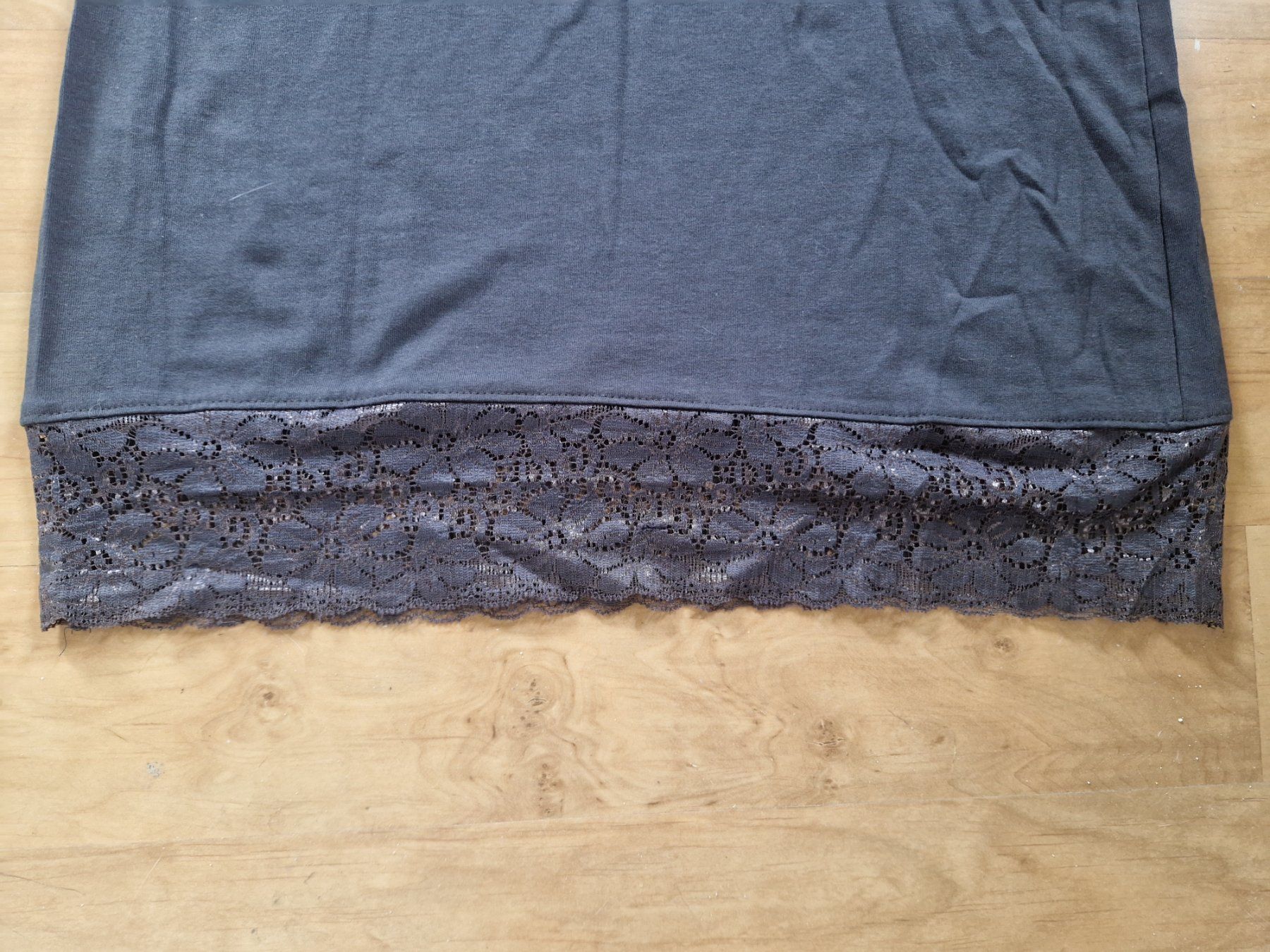 T-Shirts: Schwarzes Langarmshirt mit Spitze, Gr 36 – Gebraucht aus Weggis von Oswadan 2