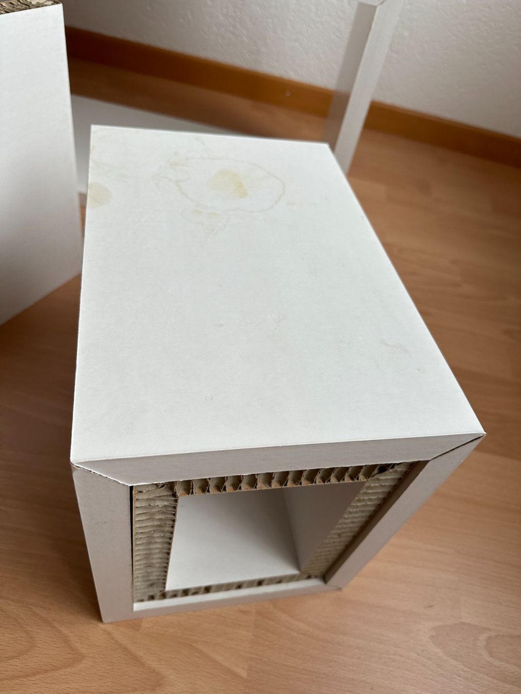 Scaffali: Flexibles Möbelsystem Verbundplatte rezykliertes Karton 11kg – Usato da Meinisberg venduto da Steiner31 1