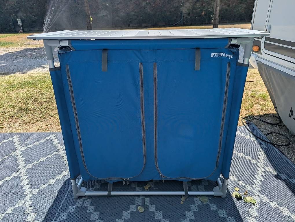 Veicoli da campeggio: Meuble de camping – Usato da Saignelégier venduto da Sebbrandt1 1
