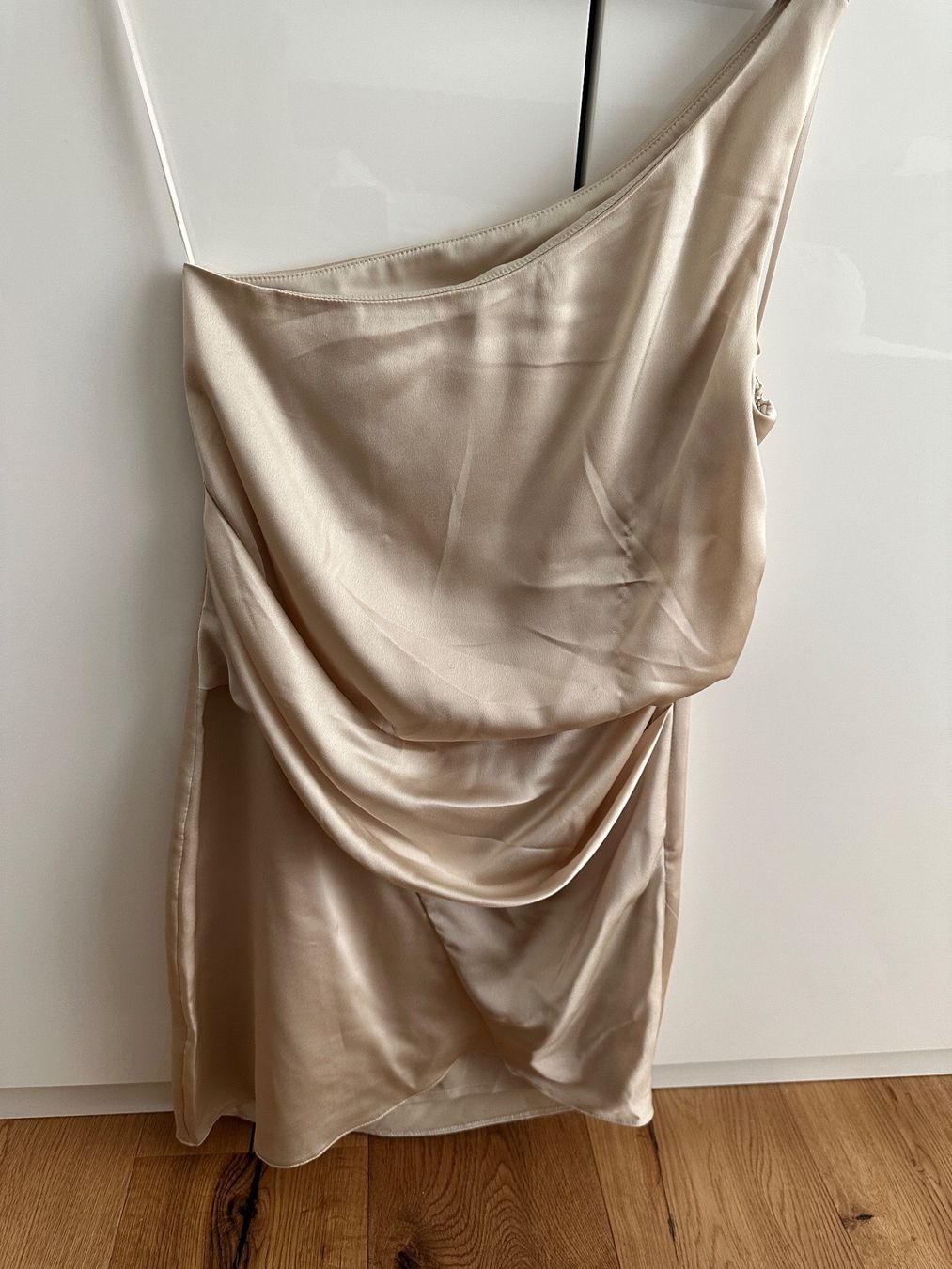 Asos Vestiti: Asymmetrisches Kleid – Usato da Perlen venduto da H.Spa 1