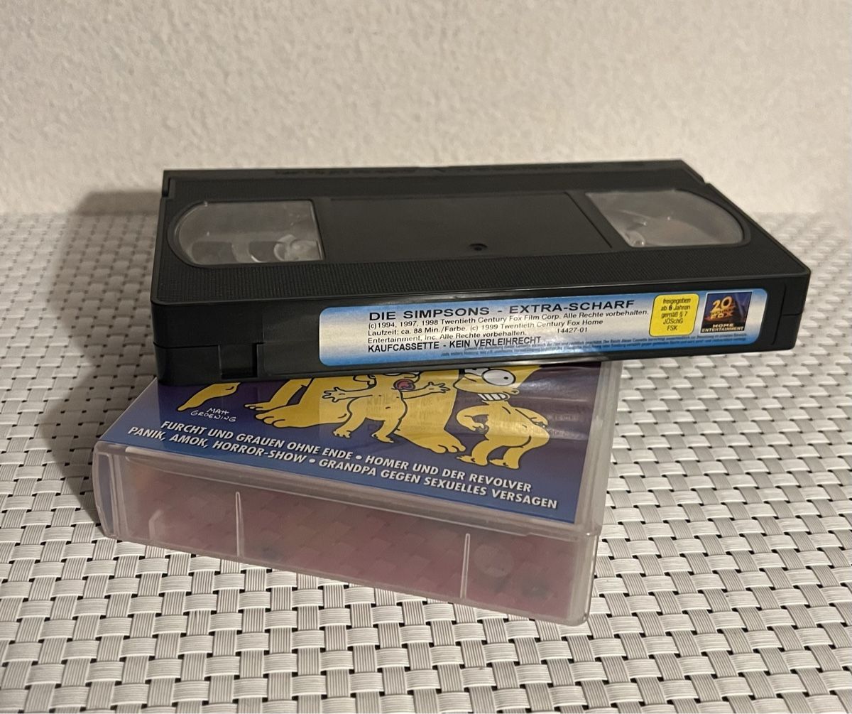 Tutti i VHS: Die Simpsons - Extra Scharf (VHS) – Usato da Flawil venduto da NiceT 3