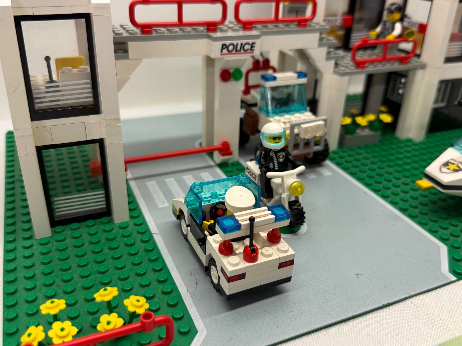 LEGO City 6398 - Polizei-Präsidium - Central Precinct HQ (Gebraucht) in ...