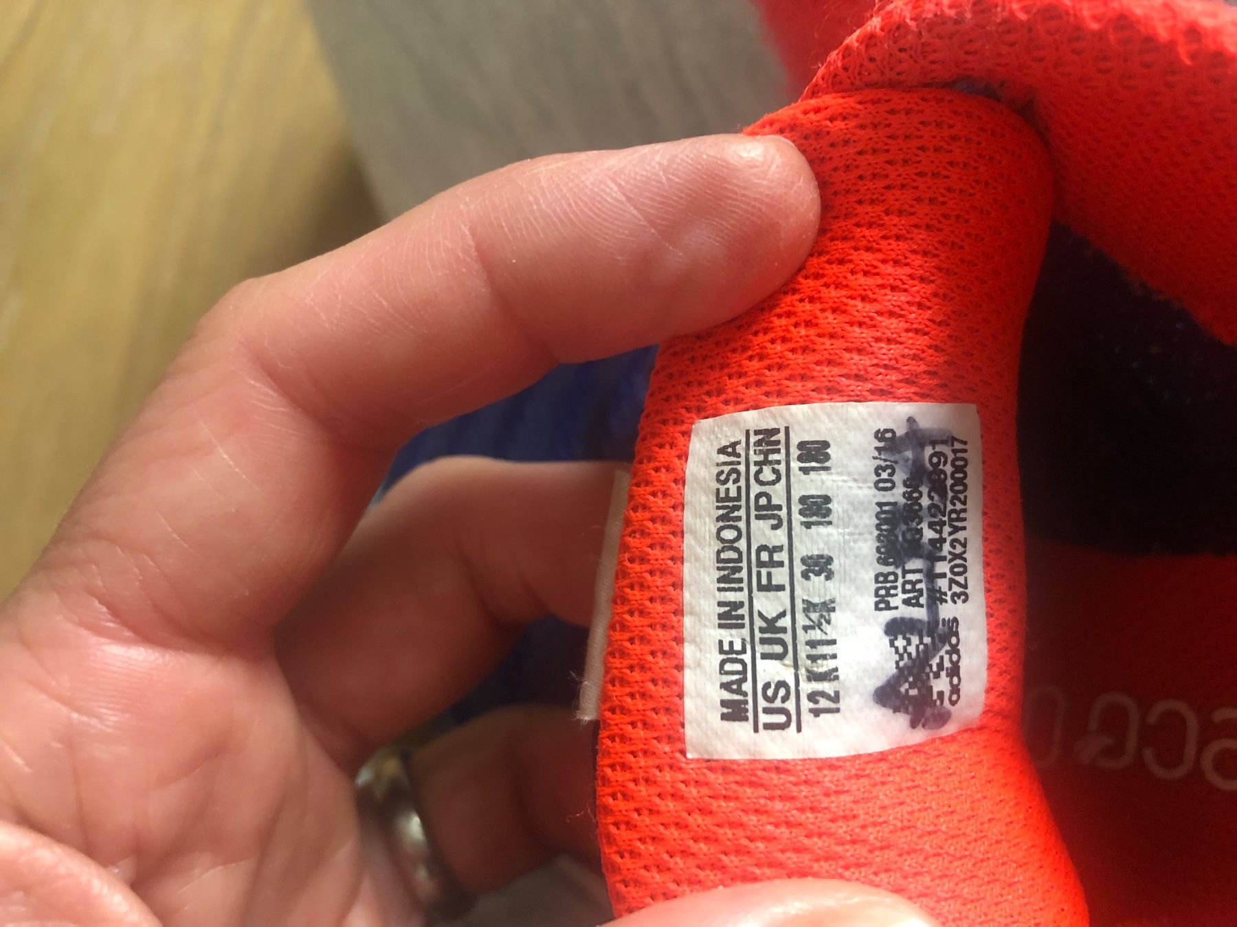 Adidas Scarpe per ragazzi: Adidas Hallenschuhe Gr. 30 – Usato da Sarmenstorf venduto da Contendra 3