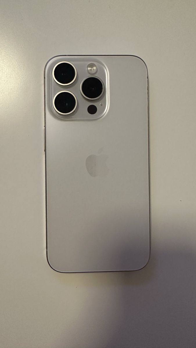 Apple Handys / Smartphones: iPhone 15 Pro 128gb weiss – Defekt aus Zürich von Hyper_racing
