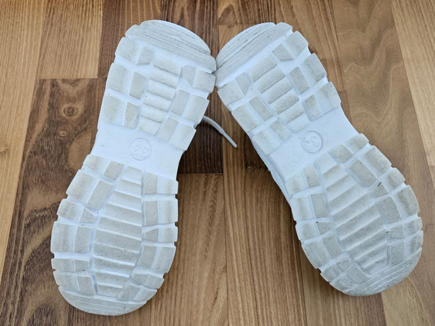 Scarpe per ragazze: Sneaker Grösse 33 weiss – Usato da Ehrendingen venduto da mythical 3