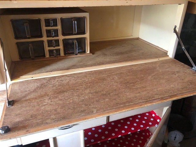 Credenze: Ancien buffet de cuisine BERG – Usato da Chézard St Martin venduto da schmitt 5