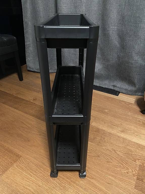 Ikea Scaffali: Regal mit Rollen, schwarz – Usato da Hergiswil NW venduto da Marcell 1