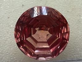 Saphir (Padparadscha Farbe), 20.95ct, mit Bescheinigung